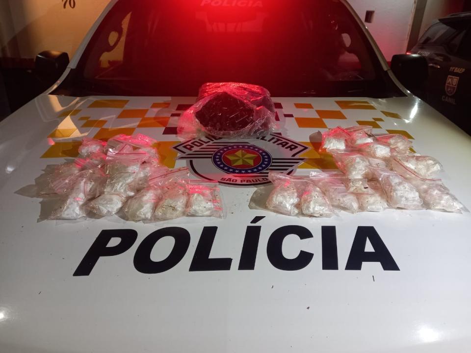 Foto 2 de 3 — FOTOS: Polícia localiza drogas enterradas às margens de rodovia em Araraquara